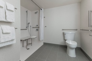 Standard Room, 1 King Bed, Accessible, Balcony (Harbor View)