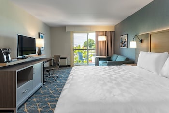 Standard Room, 1 King Bed with Sofa bed, Balcony, River View