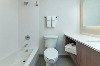 Standard Room, 2 Queen Beds, Patio, Ground Floor (Pet Friendly)