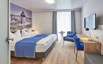City Double Room, 1 King Bed (Noble)