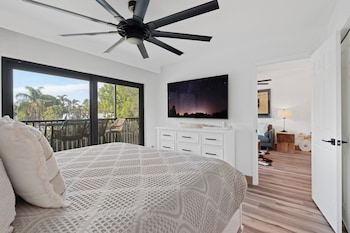 Luxury Condo, 2 Bedrooms, Lanai