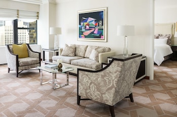 Signature Suite, Accessible (Palace)