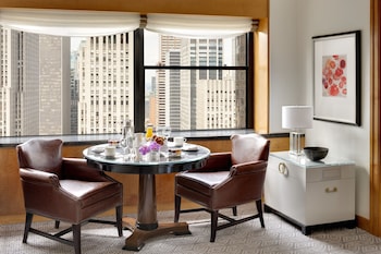 Executive Suite, 1 King Bed, Accessible, Tower