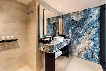 Premier River View Suite