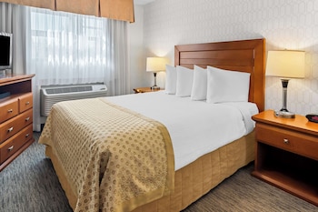 Suite, 2 Queen Beds, Non Smoking, Kitchen (with Sofabed, Full Kitchen)