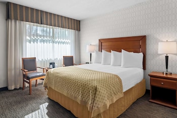 Suite, 2 Queen Beds, Non Smoking, Refrigerator