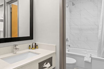Suite, 2 Queen Beds, Non Smoking, Refrigerator