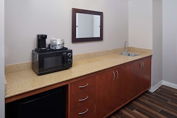 Suite, 1 King Bed, Non Smoking