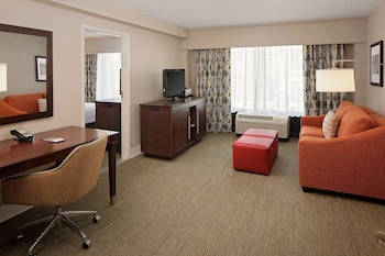 2 Room 1 Queen Bed Suite with Sofabed