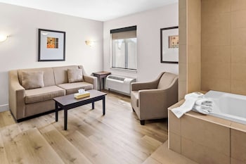 Suite, 1 King Bed, Non Smoking, Refrigerator & Microwave (with Sofabed)