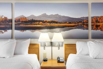 Deluxe Room, 2 Queen Beds, Non Smoking