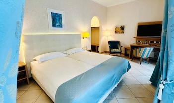 Executive Twin Room with Partial Lake view from the Balcony