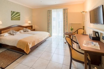 Executive Twin Room with Partial Lake view from the Balcony