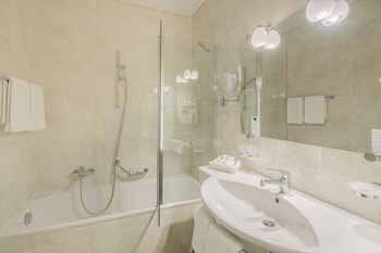Executive Single Room with Partial Lake view from the Balcony