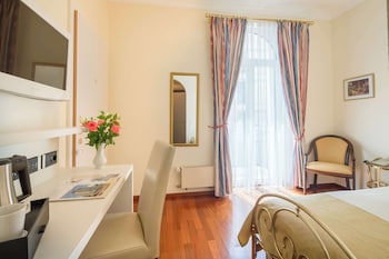Executive Single Room with Partial Lake view from the Balcony