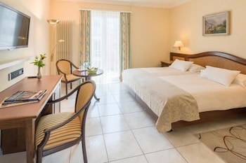 Executive Twin Room with Partial Lake view from the Balcony