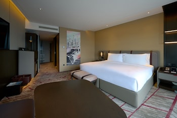 Executive, 1 King, L65 Lounge Access, High Floor, Balcony, City View