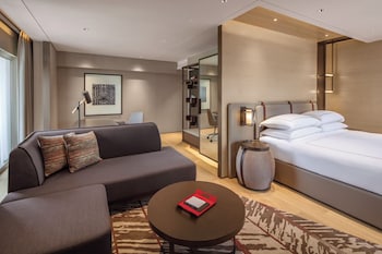 Signature Suite, 1 King, 2 Balconies, City View