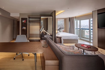 Signature Suite, 1 King, 2 Balconies, City View