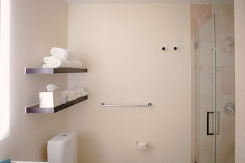 Exclusive Studio Suite, Balcony (1 King Murphy Bed)