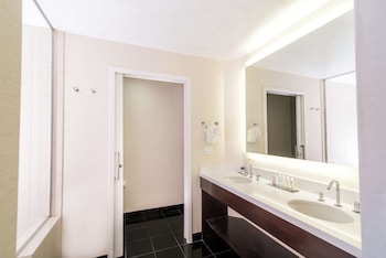 Presidential Suite, 1 King Bed with Sofa bed, Jetted Tub, Valley View (Top Floor, 2 Room Suite)