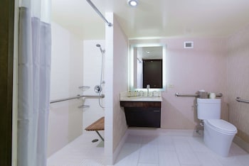 Room, 2 Queen Beds, Accessible, Non Smoking (Roll in Shower)