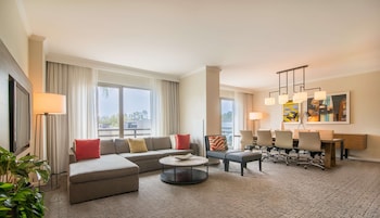 Exclusive Studio Suite, Balcony (1 King Murphy Bed)