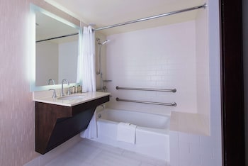 Room, 1 King Bed, Bathtub (Non Smoking)