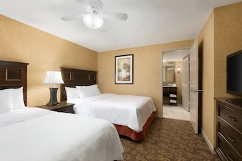 Suite, 2 Queen Beds, Accessible, Bathtub