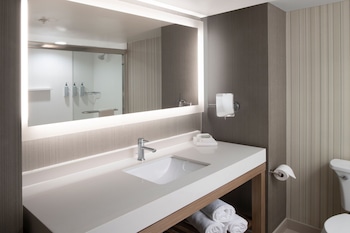 Room, 2 Queen Beds, Hearing Accessible (Roll-in Shower)