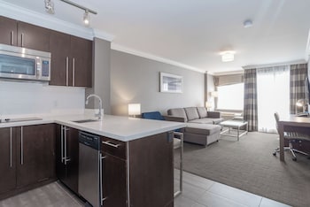 Grand Jacuzzi Suite, 1 King Bed, Sofa Bed, Kitchen, W/D, Balcony, View