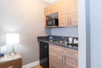 Standard Room, 1 King Bed, Kitchenette