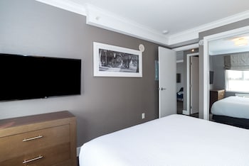 Suite, 1 King Bed with Sofa bed, Balcony, Tower (Kitchen, W/D)