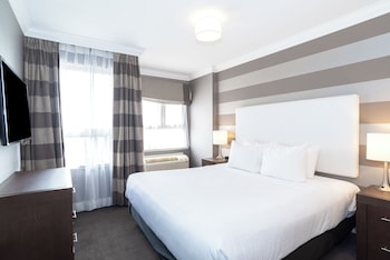 Grand Jacuzzi Suite, 1 King Bed, Sofa Bed, Kitchen, W/D, Balcony, View