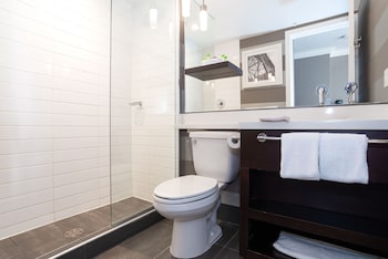 Room, 1 King Bed, Balcony, Tower