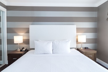 Suite, 1 King Bed with Sofa bed, Balcony, Tower (Kitchen, W/D)