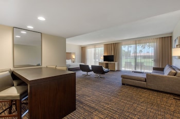 Superior Studio Suite, 1 King Bed, Mountain View (Golf View)