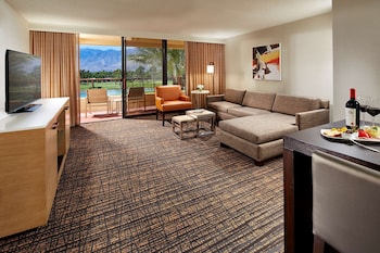 Suite, 1 King Bed, Corner
