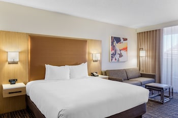 Room, 1 King Bed, Balcony