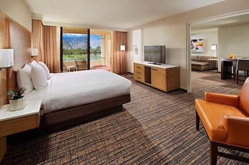 Suite, 1 King Bed, Corner