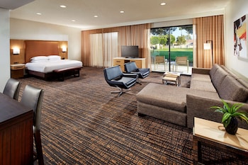 Superior Studio Suite, 1 King Bed, Mountain View (Golf View)