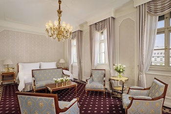 Junior Suite, 2 Twin Beds, City View