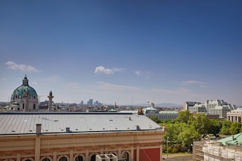 Suite, 1 King Bed, City View