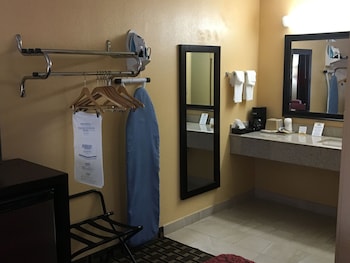 Room, 1 Queen Bed, Accessible
