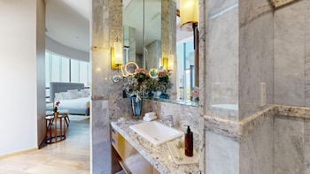 Panoramic Sky Suite