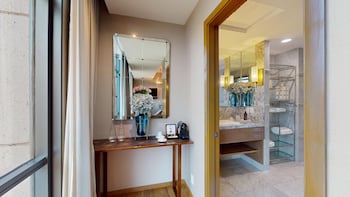 Sky Suite, 1 King Bed