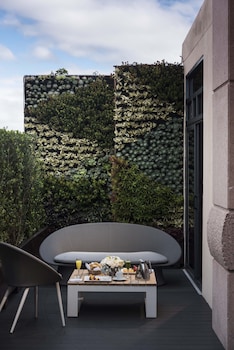 Sky Suite, 1 King Bed
