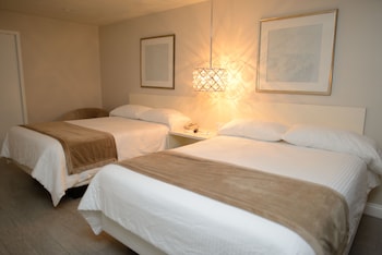 Deluxe Room, 2 Queen Beds