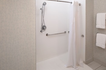 Standard Room, 1 King Bed, Accessible (Accessible Tub)