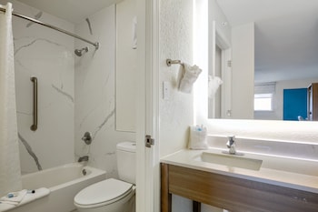 Standard Room, 1 King Bed